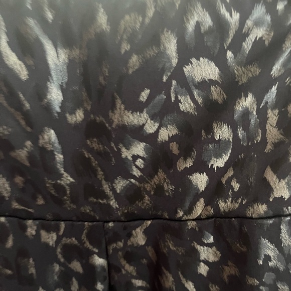 Onzie Foil Sheen Animal-Print Midi Leggings - Picture 2 of 4